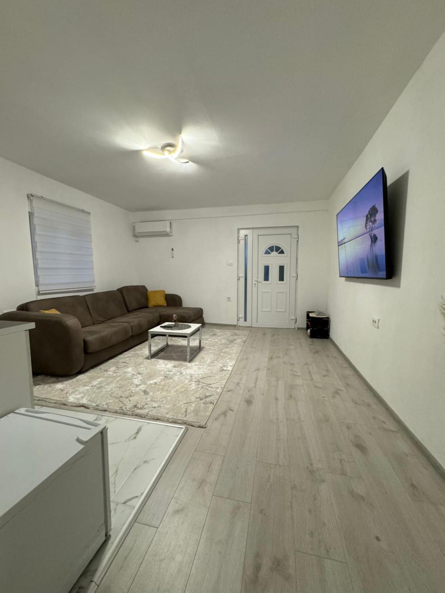 Apartment Airport Dd Mitrovici  Bagian luar foto